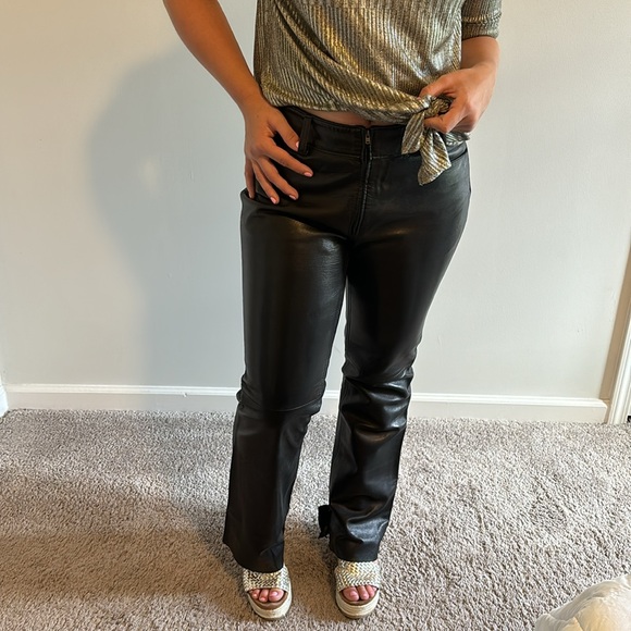 Banana Republic blk leather pants. Front zipper. Bttm left leg torn. 15" across - Picture 6 of 14
